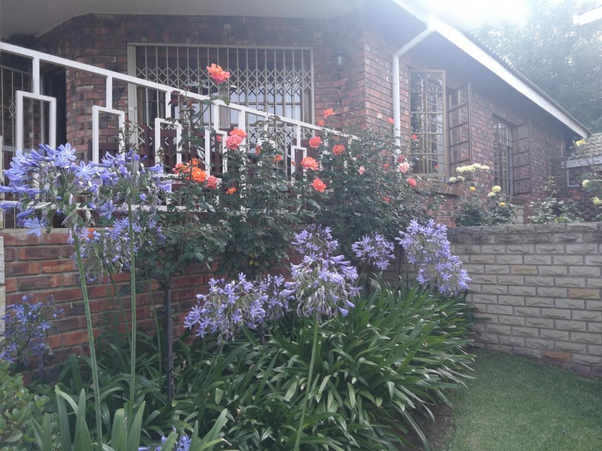 Clarens Cottages Esterno foto