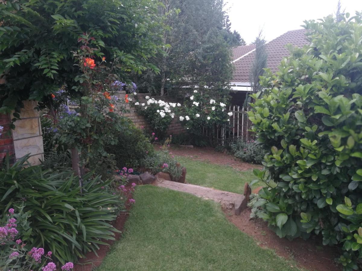 Clarens Cottages Esterno foto